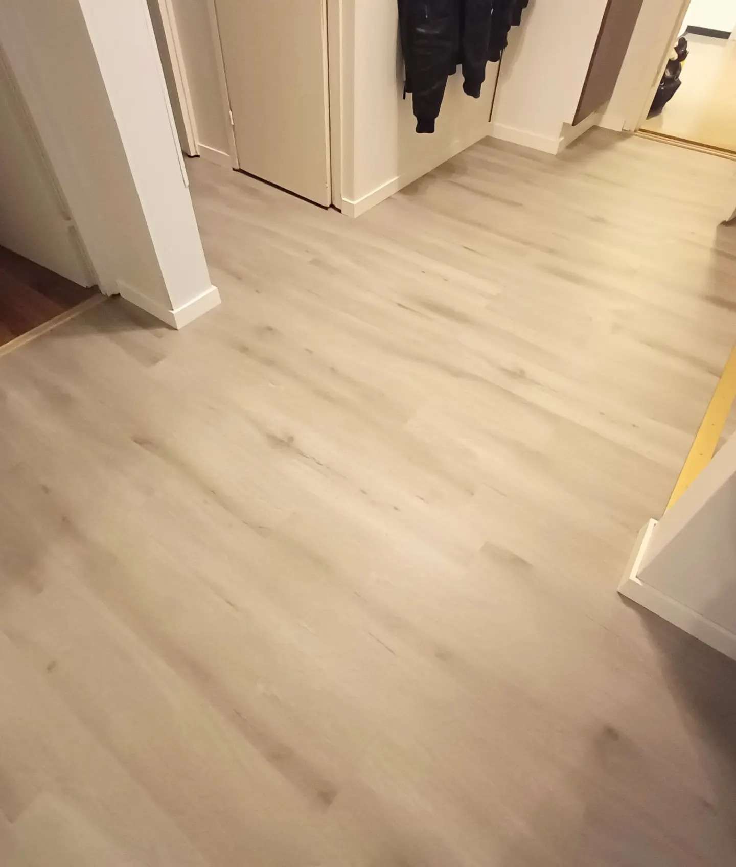 Parketin purku, vinyylilankun ja listojen asennus